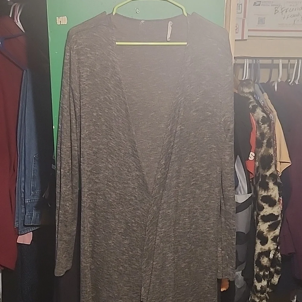 Brown sweater - Picture 2 of 5